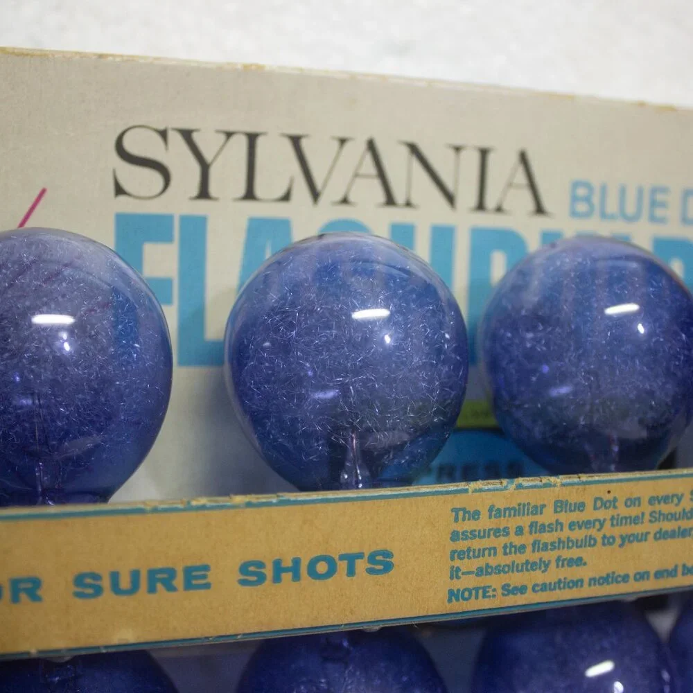 Vintage Sylvania Blue Dot Flashbulbs 12 Bulbs Press 25B